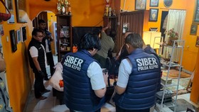 Polisi Geledah 2 Rumah Usai Periksa Kantor BP Batam Terkait Korupsi