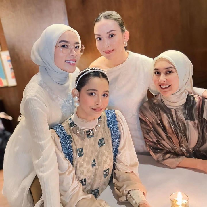 <p>Bunga pun kembali mencoba peruntungannya di Puteri Indonesia pada tahun 2017. Bunga dinyatakan menang usai berhasil menyingkirkan 37 finalis lain dari seluruh Indonesia. (Foto: Instagram: @bungajelitha66)</p>