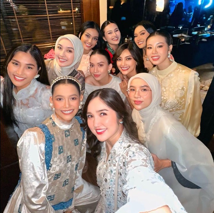<p>Bunga mengungkap bahwa persahabatannya bersama para alumni Puteri Indonesia ini sudah terjalin selama 10 tahun. Ia pun bersyukur bisa bertemu dengan para alumni yang lain. (Foto: Instagram: @bungajelitha66)</p>