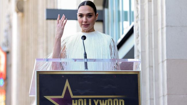 Acara pemberian bintang Hollywood Walk of Fame untuk aktris Gal Gadot diwarnai aksi dari pendukung Israel dan pendukung Palestina.
