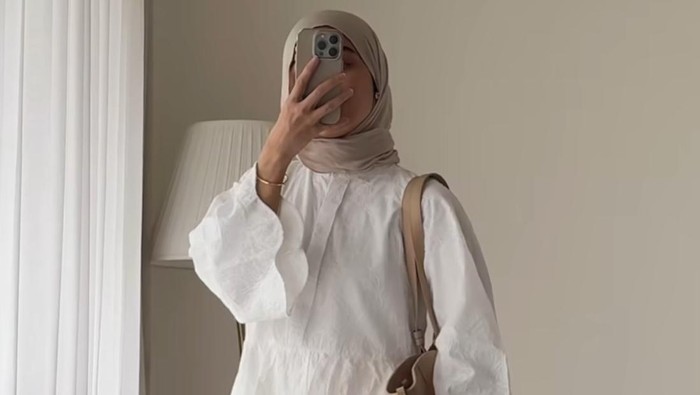 Get The Look: Tampil Elegan dengan Nuansa Putih saat Lebaran ala Pamela Agatha