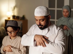 Hukum Menggaruk atau Bergerak Lebih dari Tiga Kali saat Salat