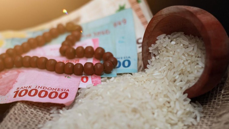 Ilustrasi zakat Paying zakat is the obligation of every Muslim in the month of Ramadan. giving donations to others in the form of zakat. provide assistance as a form of love and care.