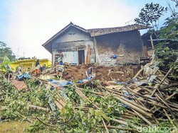 Tebing Longsor di Nasol Ciamis, Dua Rumah Rusak