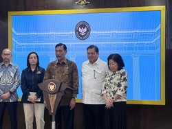 Luhut Ungkap RI Surplus Telur-Daging Selama 20 Tahun: Jujur Kita Baru Tahu