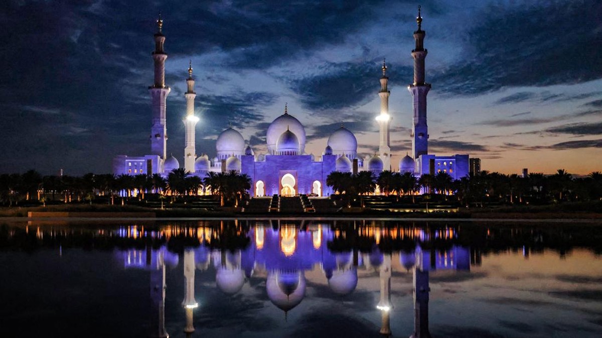 FOTO: Keindahan Luar Dalam Masjid Sheikh Zayed di Abu Dhabi