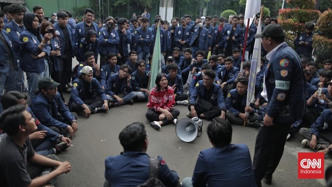 Dari mulai media sosial, aksi mahasiswa di jalanan, hingga pernyataan sikap tokoh bangsa serta akademisi telah disuarakan beberapa hari terakhir tolak RUU TNI.