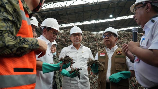 Ada ‘Harta Karun’ di Tumpukan Sampah Bantar Gebang, Zulhas Lakukan Ini