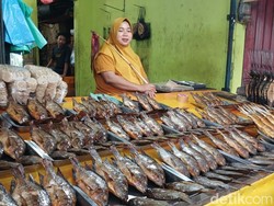 Omzet Pedagang Ikan Asap Beji Pasuruan Naik 70 Persen Saat Ramadan