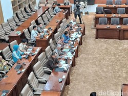 Bos PTPN III Buka-bukaan di DPR soal Perizinan Lahan di Puncak