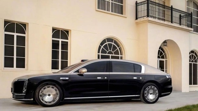 Raksasa teknologi China Huawei menggugat influencer otomotif di negara tersebut karena mengkritik sedan mewah mereka, Maextro S800.