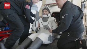 VIDEO: Detik-detik Kepulangan Astronaut NASA Usai 9 Bulan di Antariksa