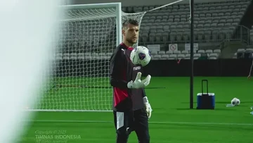 Berita Olahraga Terkini CNN Sport : Maarten Paes Segera ke Ajax, Ancam Kiper Liverpool