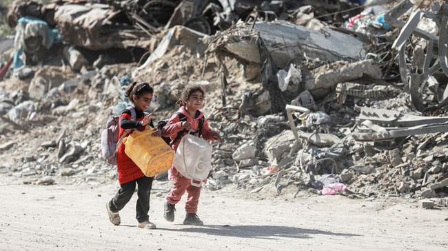 Kementerian Luar Negeri Indonesia mengecam Israel usai menyerang habis-habisan Jalur Gaza dan menyebabkan ratusan orang meninggal.