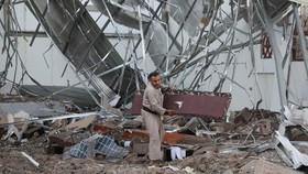Pasukan pemerintah Yaman yang didukung Arab Saudi mengatakan telah melancarkan serangan besar-besaran ke basis milisi Houthi
