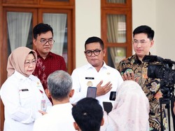Andra Soni Minta Harga Parkir hingga Makanan di Pantai Banten Terpampang