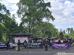 Perempuan, Kaum Minoritas Gender, dan Mahasiswa Bali Tolak Pengesahan UU TNI