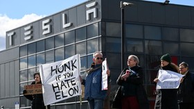 Kritik Musk dan Trump, Gelombang Boikot Tesla Makin Meluas di AS