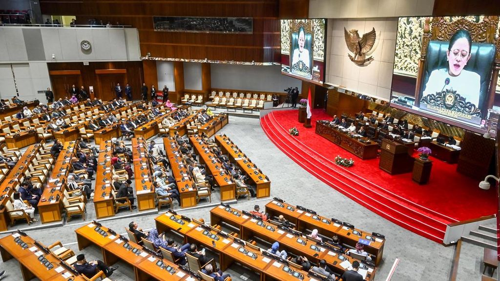 DPR Resmi Setujui Adies Kadir Calon Hakim MK Gantikan Arief Hidayat