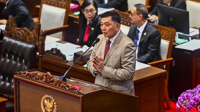Menhan Sjafrie Sjamsoeddin mengapresiasi masyarakat yang menolak pengesahan RUU TNI. Namun, dia mengingatkan semua warga harus jaga persatuan.