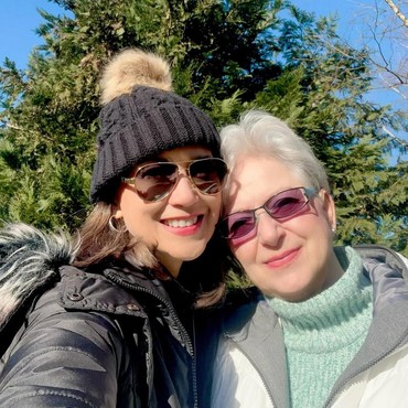 Pulkam ke Jerman, Ira Wibowo Pamer Foto dengan Ibu Bule