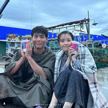 Bintangi 'When Life Gives You Tangerines', Park Bo Gum Puji IU Habis-habisan