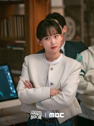 5 Gaya Office Look ala Aktris Cantik Jin Ki Joo di Drakor Undercover High School