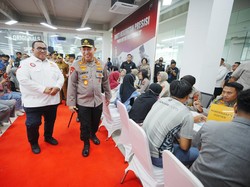 Ke Brebes, Kapolri Tinjau Bakti Kesehatan untuk Karyawan Pabrik Sepatu
