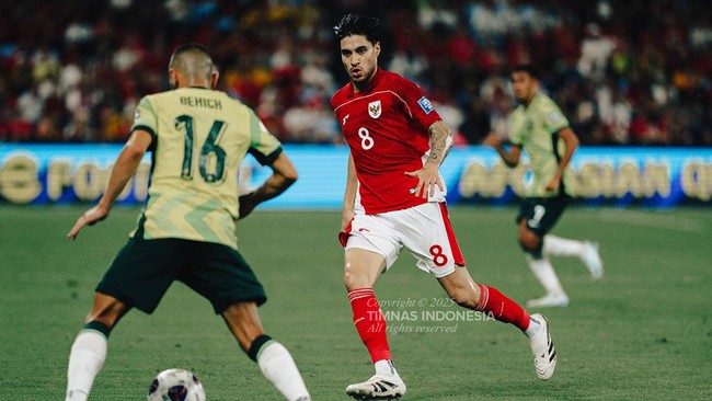 Kevin Diks sukses menebus kegagalannya mencetak gol penalti dengan memberikan assist untuk gol Ole Romeny pada laga Australia vs Timnas Indonesia.