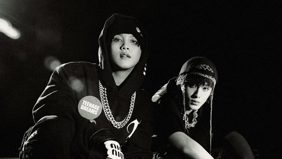 Mark dan Haechan NCT untuk single +82 Pressin.