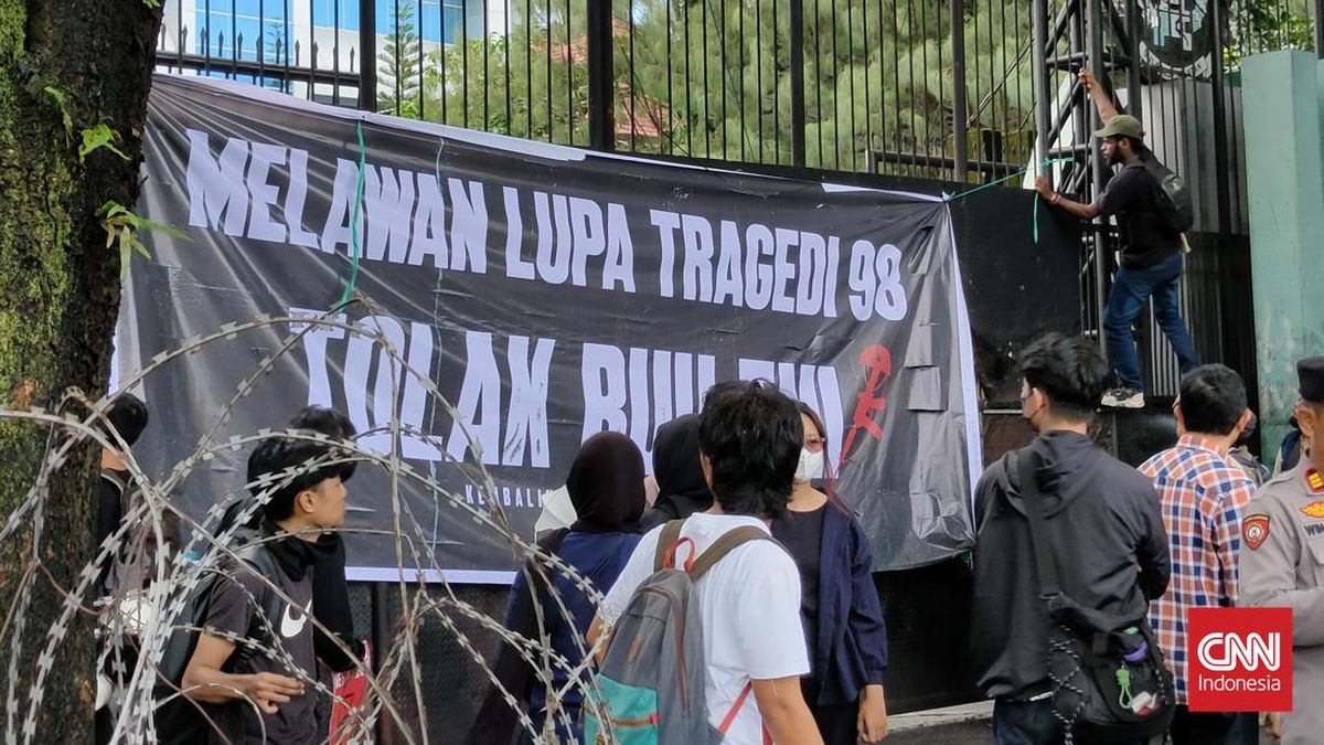 Demo Tolak UU TNI di Malang, LBH Sebut 6 Pedemo Ditangkap & 10 Hilang