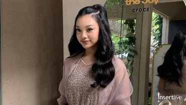 Shimmer On Point! Inspirasi Gaya Busana Lebaran Naura Ayu