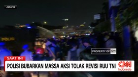 VIDEO: Polisi Bubarkan Massa Aksi Tolak Revisi UU TNI