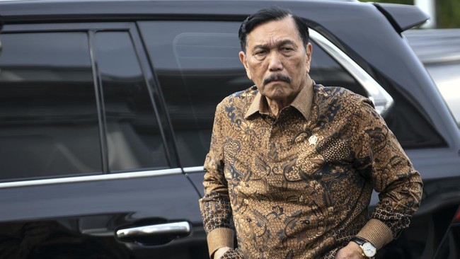 Luhut Bantah Muatan Politis Pembatalan Mutasi Anak Try Sutrisno Luhut menilai tak ada muatan politis dalam pembatalan mutasi anak Try Sutrisno, Letjen TNI Kunto Arief Wibowo.