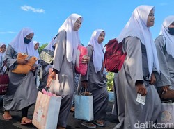 Diskon Tiket Kapal, Santri Situbondo Mudik Bareng ke Madura Kepulauan