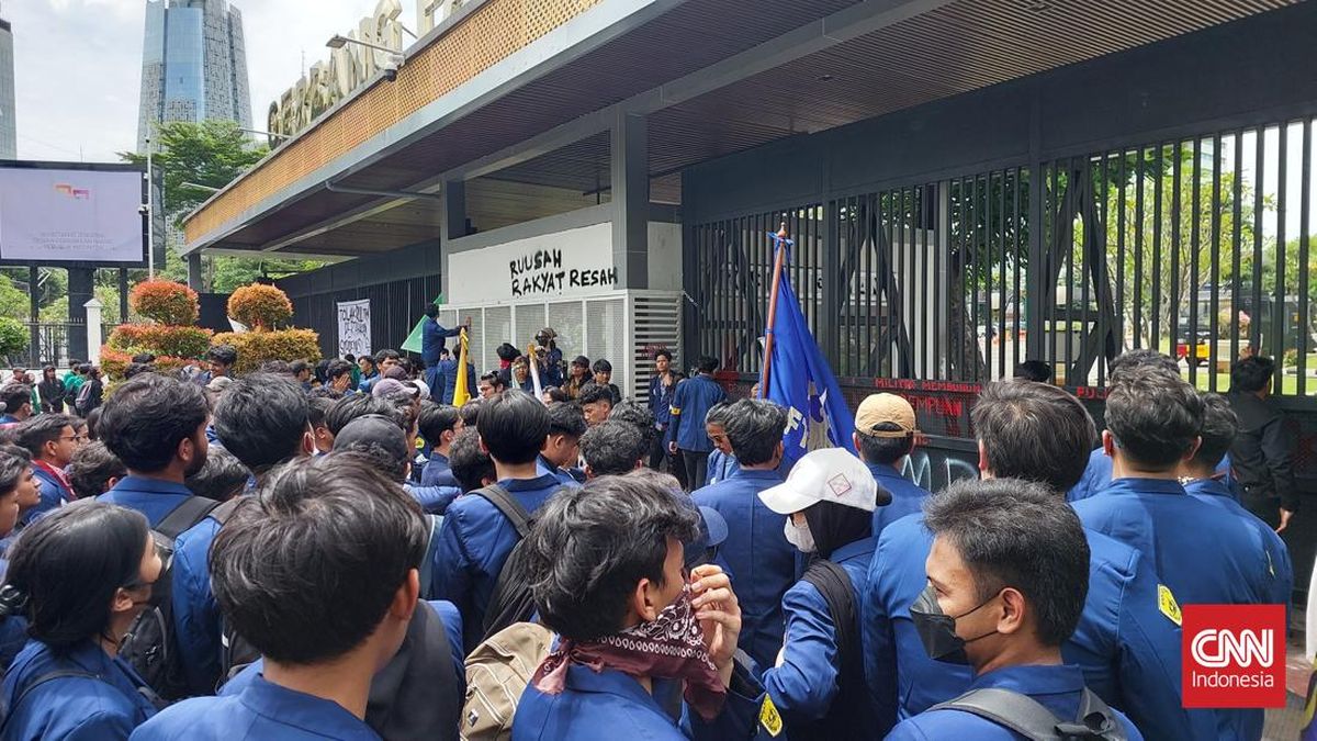 Demo Mahasiswa Tolak RUU TNI di DPR: Uang Kita Dipakai Sewenang-wenang