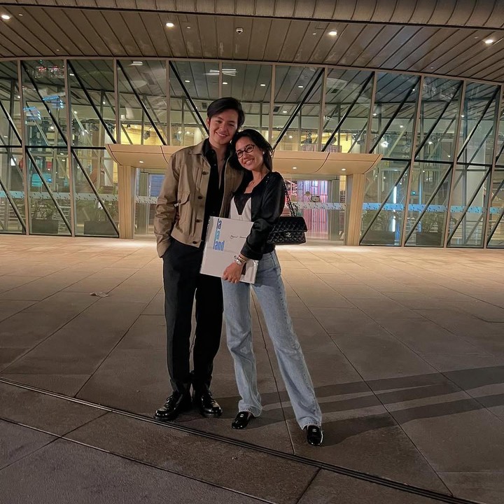 <p>Pada unggahan<em> </em>itu, terlihat Shenina mengunggah beberapa potret dirinya sendiri dan bersama sang suami. “La La Land,” tulis Shenina diikuti dengan emotikon hati berwarna biru, dikutip dari laman Instagram <em>@sheninnacinamon,</em> Kamis (20/3/2025). (Foto: Instagram@sheninacinnamon)</p>
