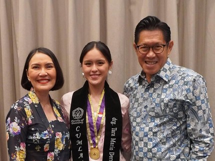 Momen Tara Dermawan Anak Becky Tumewu Lulus Kedokteran Gigi, Intip 5 Potret Bahagianya