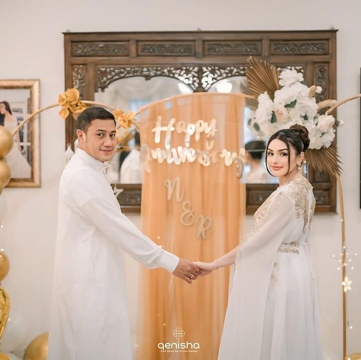 <p>Pasangan Teuku Rafly Pasya dan Nourah Sheivirah resmi menikah pada 17 Maret 2013. Baru-baru ini, keduanya merayakan ulang tahun pernikahan ke-12, Bunda. (Foto: Instagram @nourahsheivirah)</p>