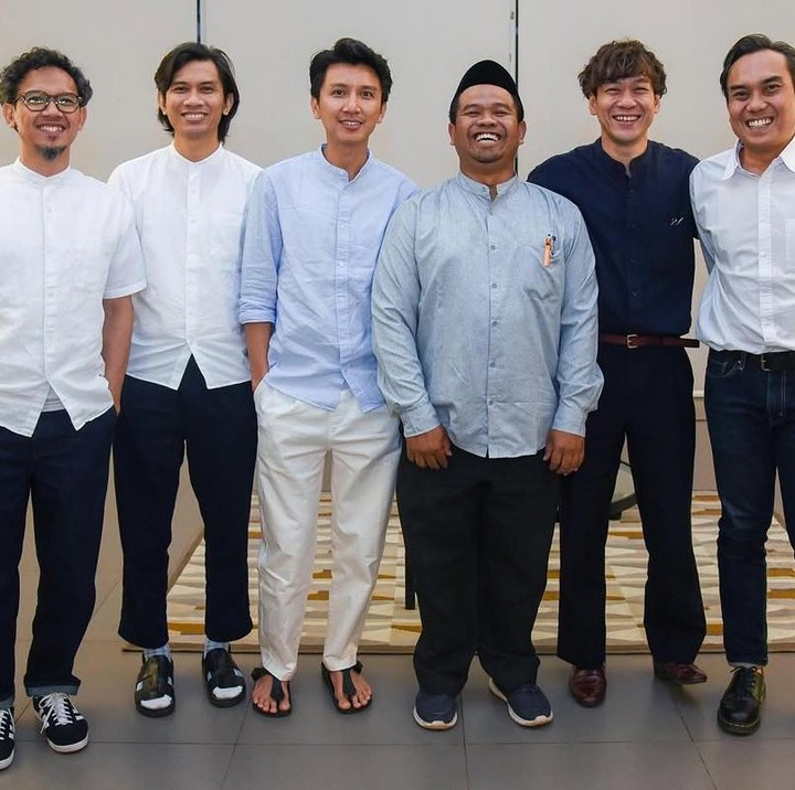 <p>Ramadhan menjadi waktu yang tepat untuk kumpul bersama orang-orang tersayang. Bahkan, para personel The Changcuters pun tak ingin melewatkan momen ini dengan mengadakan acara buka bersama keluarga besar. (Foto: Instagram@titachitraaa)</p>