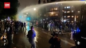 VIDEO: Demo Protes Netanyahu, Polisi Israel Gunakan Water Cannon
