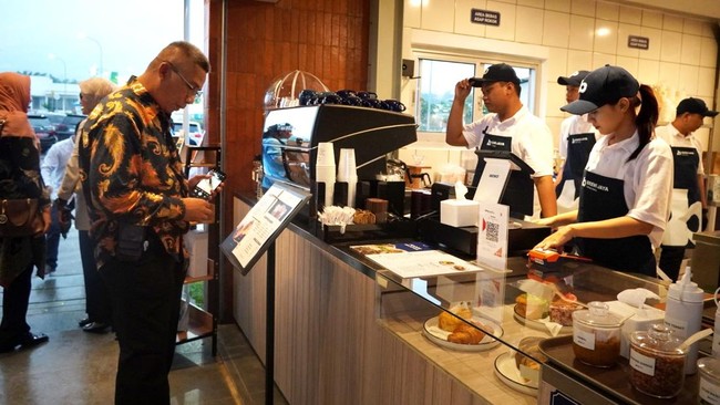 Peluncuran Brewi Jaya di Rest Area Pandaan-Malang ini menandai langkah pertama PT BMU dalam ekspansi bisnis di luar kampus UB setelah berdiri selama satu tahun.