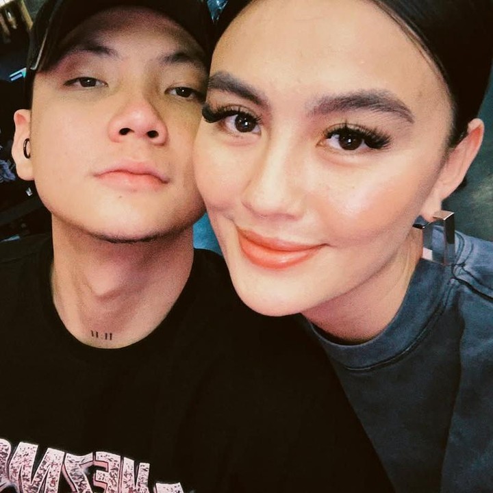 <p>Penyanyi Agnes Monica alias Agnez Mo kini tengah menjalin hubungan dengan seorang pria bernama Adam Rosyadi. Pasangan kekasih yang jarang diterpa gosip miring itu baru saja merayakan hari jadi mereka yang ke-4 tahun. (Foto: Instagram@agnezmo)</p>