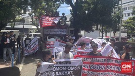 Sopir-Pengusaha Truk Demo Kemenhub: Pak Prabowo, Turunkan Menhub!
