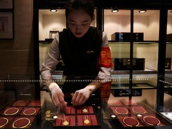 Produksi Emas China Turun, Permintaan Meledak, Harga Terancam Naik