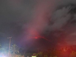 Video: Gunung Lewotobi Laki-laki Erupsi, Naik Status dari Siaga ke Awas
