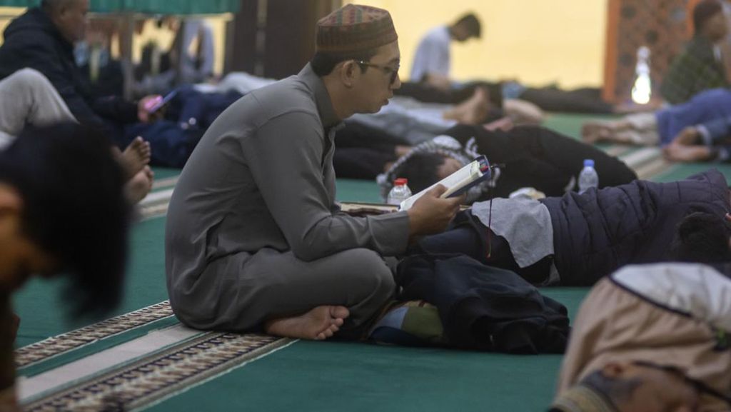 7 Tips Menjalani Bulan Puasa bagi yang Hidup Sendirian