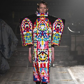 Baju atau Layar? Seperti Ini Kreasi Busana 'Canggih' dari ANREALAGE yang Viral