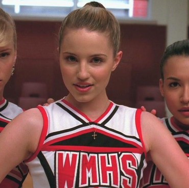 Lirik Lagu I Say a Little Prayer - Glee Cast Version