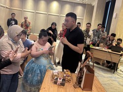Senangnya Anak-anak Down Syndrome di Surabaya Berlatih Fotografi